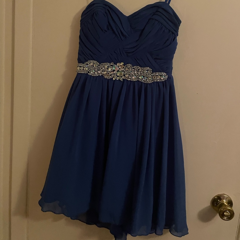 Short blue homecoming dress with a detailed belt (no gems missing)only worn once